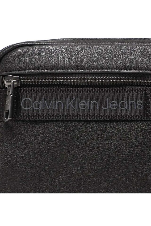 Erkek Calvin Klein Crossovers Çapraz Askılı Erkek Çantası K50K510110