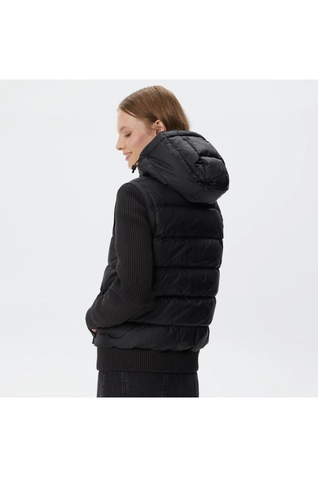 Kadın Kapüşonlu Kapitone Siyah Mont Siyah - S